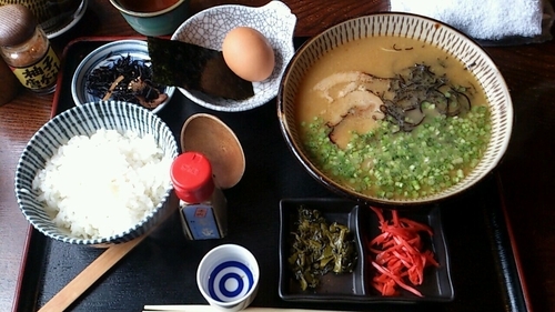 「久留米とんこつラーメン定食温泉卵付き_880円」@赤坂有薫の写真