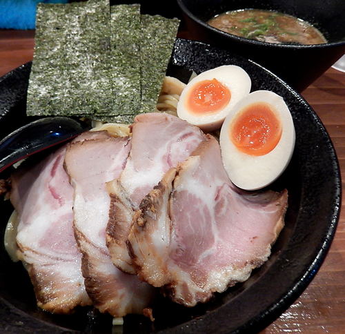 「特製濃厚煮干しつけ麺＋玉葱マシ（980円）」@濃厚煮干しそば 麺匠 濱星 関内店の写真