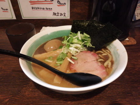 「味玉らぁめん」@自家製麺 麺屋 利八の写真