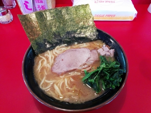 「らーめん　490円+中盛り無料」@家系ラーメン 王道の写真