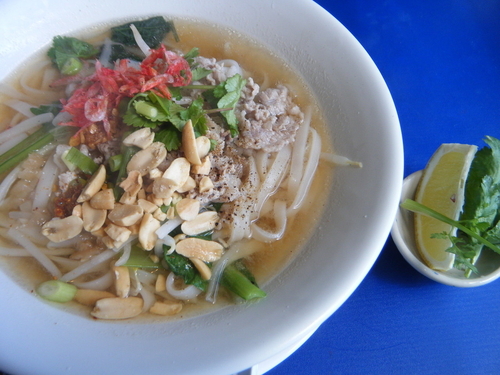 「トムヤムラーメン500円(ﾗｰﾊﾟｽ使用)」@レストラン ライタイの写真