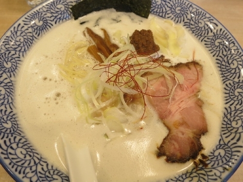 「濃厚鶏豚ソバ　　750円」@鶏豚骨 一學の写真