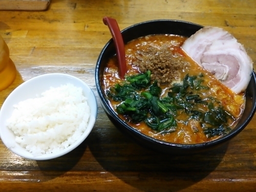 「黒酢担々麺 スーパー(激辛)トッピングチャーシュー1枚」@ラーメンと餃子の店 めんやの写真