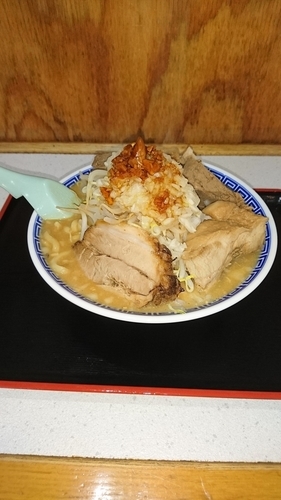 「ふじそば味噌(中盛り)+小豚」@栄勝軒の写真