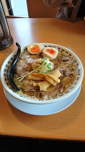 「肉煮干しそば+味玉子」@肉そば けいすけ 春日部店の写真