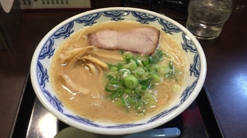 「らぁめん＋替玉」@博多麺房 赤のれん 西麻布本店の写真