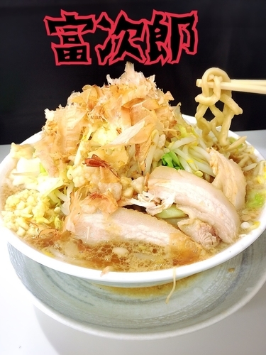 「ラーメン少なめ¥700」@ラーメン 富次郎 堀町店の写真