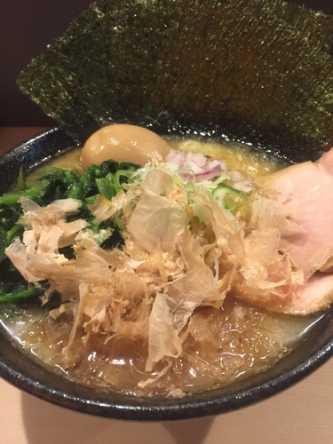 「鶏白湯醤油らーめん」@鶏白湯醤油らーめん 上弦の月の写真