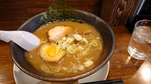 「醤油ラーメン（６５０円）」@らーめん秀鳳の写真
