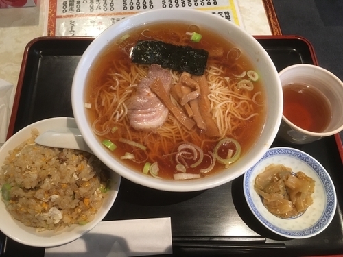 「ラーメン半チャーハンセット800円」@上海ピーマンの写真