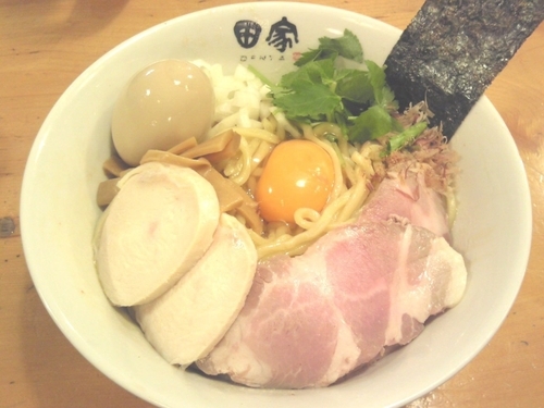 「【春季限定】特製奥久慈玉子のまぜそば￥880」@中華そば 田家 本店の写真