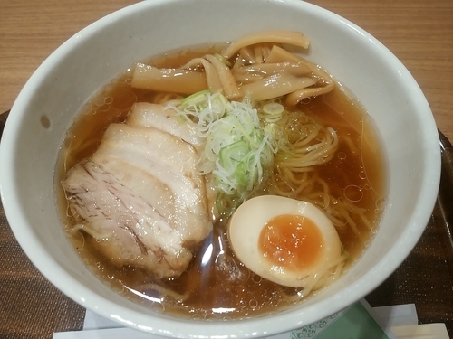 「こく旨醤油ラーメン(並盛)928」@CAFE&DINING N’s COURT 成田空港第2ターミナル店の写真