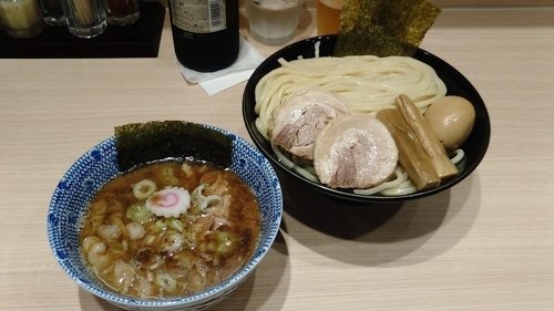 「特製つけめん+瓶ビール」@頑者製麺所 エキア成増店の写真