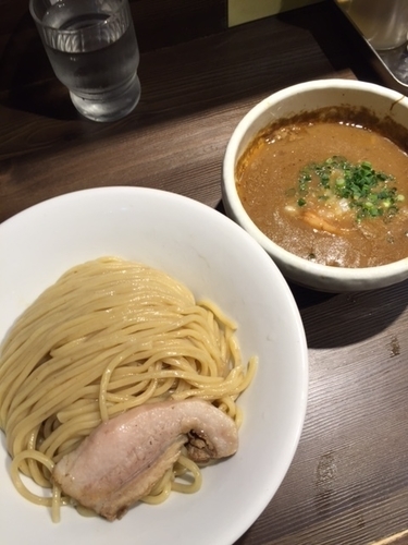 「濃厚煮干しつけ麺　830円　中盛り（＋50円）」@つけ麺 一燈の写真