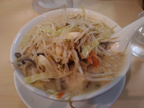 「らーめん　（白味噌、680円）」@味噌らーめんの店 しなり丸の写真