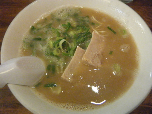 「ラーメン・ナマ700円」@元祖長浜屋台ラーメン 一心亭 福島分店の写真