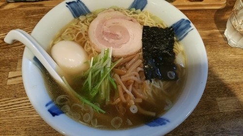 「塩ラーメン(720円)+大盛(100円)+味玉(100円)」@ラーメン食堂 粋な一生の写真