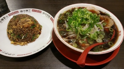 「中華そば(並)と焼きめし(小)のセット(950円)」@新福菜館 秋葉原店の写真