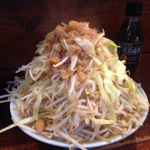 「中ラーメン」@立川マシマシの写真