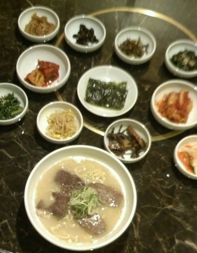 「ソルロンタン拉麺定食1000円＋御飯100円」@オムテソン食堂の写真