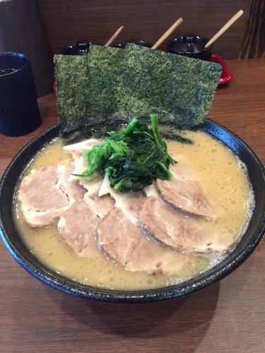 「チャーシュー麺中盛980円、硬め濃いめ」@弐七家の写真