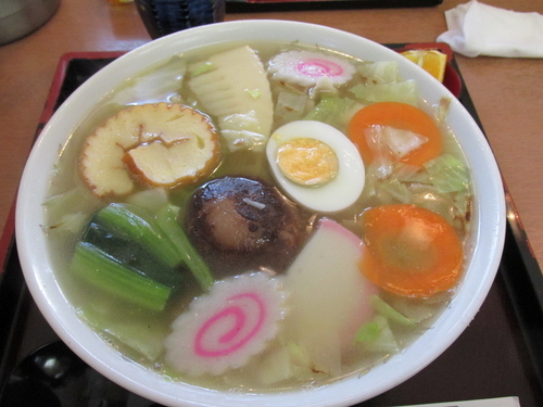 「五目中華ソバ+フルーツ　「700円」」@やなぎ家 小渕本店の写真