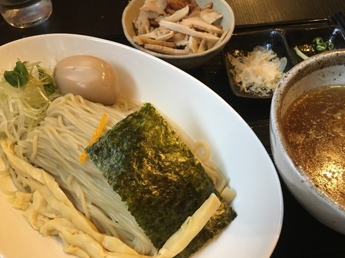 「つくば茜鷄アゴダシ肉つけそば味玉つき930円、肉増し100円」@龍のひげの写真