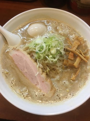 「味玉味噌らーめん900円、のりらーめん（10枚）850円」@拉麺 梅太郎の写真