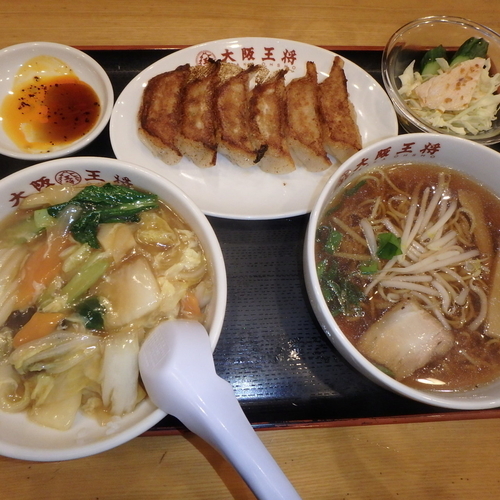 「ハーフセット(960円)(中華丼、餃子付)」@大阪王将 三刀屋店の写真