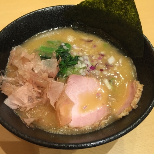 「らーめん小盛（￥650）」@鶏白湯醤油らーめん 上弦の月の写真