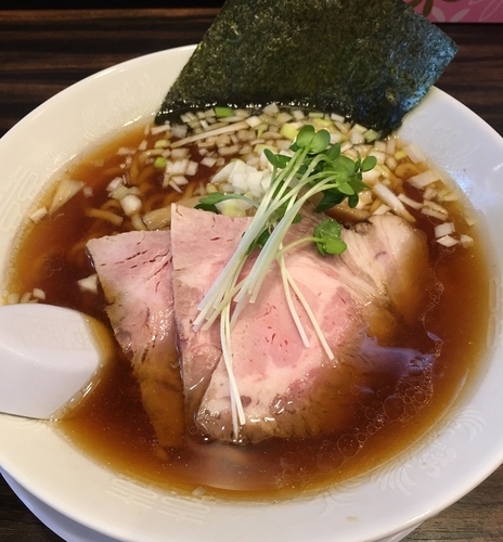 「醤油（太麺・麺固￥700）」@稲荷屋の写真