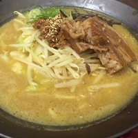 黄金味噌らーめん（８４２円）