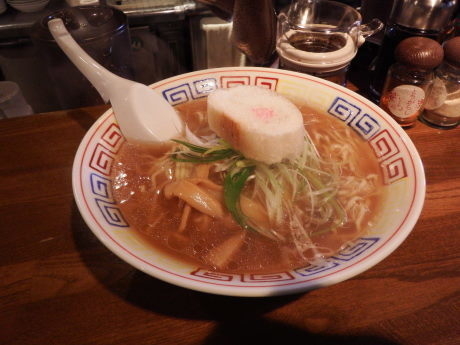 「しょうゆラーメン」@餃子と麺 いせのじょう 高架下店の写真
