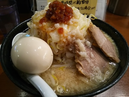 「白狼　※全豚チャーＶｅｒ．＆やさい、脂増し　＋味玉：㋚券」@New old style ゆいが 三郷店の写真