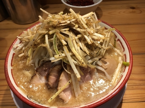「麺少なめ味玉付き＋ネギ【900円】」@らーめん バリ男 日本橋店の写真