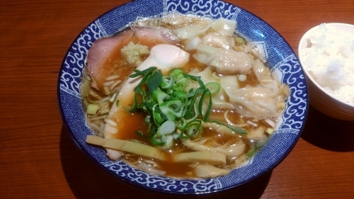 「ワンタン中華そば　黒だし」@中華そば 虎桜の写真