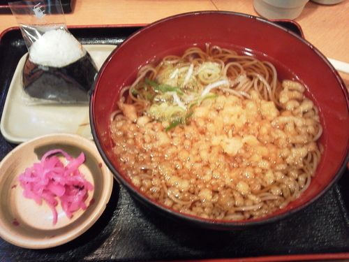 「たぬきそば＋いなり」@越後そば 小平店の写真