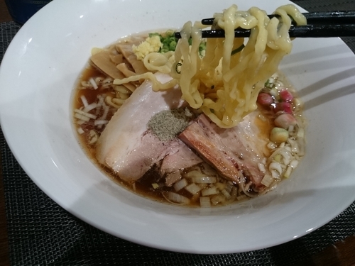 「醤油らーめん 730円＋発泡酒200円」@麺丼Dining 夢者の写真