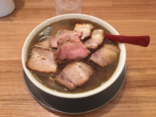 「肉そば(煮干)中盛り 1070円」@麺や 七彩 八丁堀店の写真