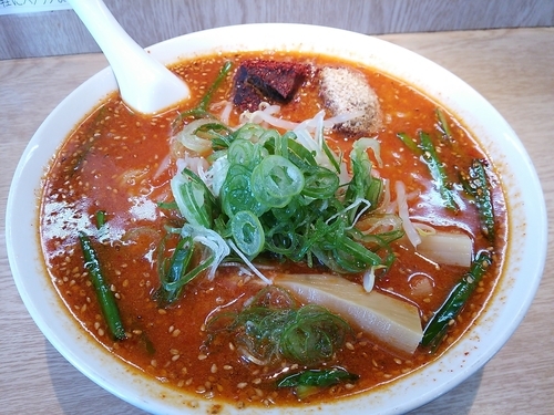 「赤いラーメン 大盛」@信長ラーメンの写真