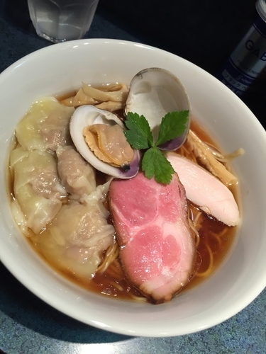 「醤油らーめん¥750＋ワンタン4個¥150」@とものもとの写真