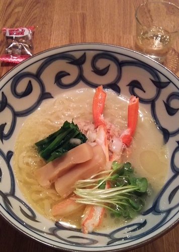 「蟹だらけの白湯中華蕎麦 900円+岐阜銘酒 射美white」@武蔵野手打ちらぁ麺 笑の夜の写真