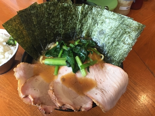「チャーシューメン+のり+ライス+にらもやし」@末廣家の写真