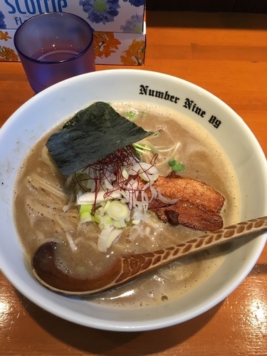 「濃厚ラーメン800円(煮干し)+替えそば100円」@麺Dining Number Nine 09の写真