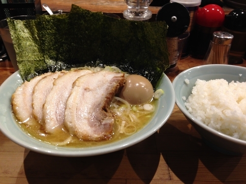 「スペシャルラーメン＋ライス  1150円」@鶴一家の写真