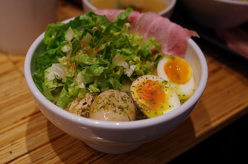 「特製鶏ソバ ￥980+崩れ玉子30円」@NOODLE STOCK 鶴おかの写真