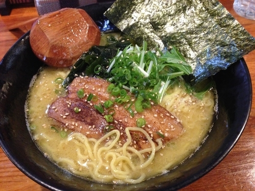 「鶏白湯正油ラーメン（サービス大盛）」@麺酒場 あじさいの写真