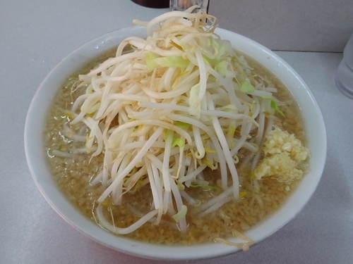 「大盛（800円）ヤサイニンニク」@ラーメン 神田店の写真