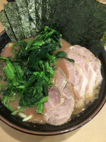 「チャーシュー麺 ＋ 海苔 ＋ ほうれん草」@横浜家系らーめん 武道家 賢斗の写真