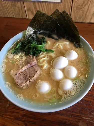 「醤油ラーメン（うずらの卵トピ）」@横浜ラーメン 壱福家の写真